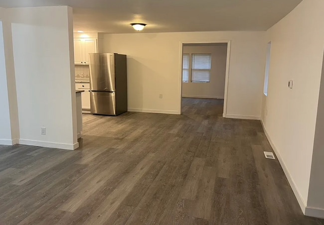 Building Photo - 2001 Hogback Rd