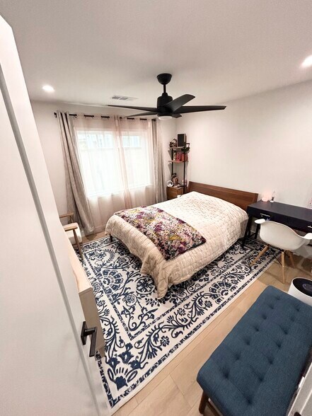 Drawers and Spacious closet - 4415 Catalpa St