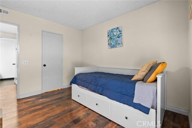 Building Photo - 9558 Swinton Ave