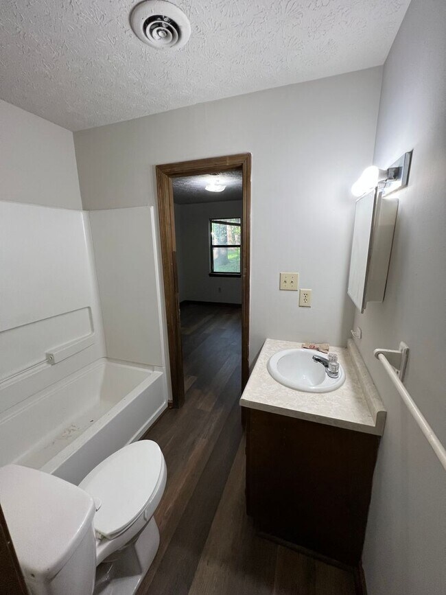 Building Photo - East Athens Duplex For Rent!