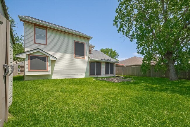 Building Photo - 3812 Redbud Dr