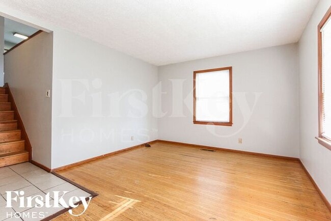 Building Photo - 1425 N Bolton Ave