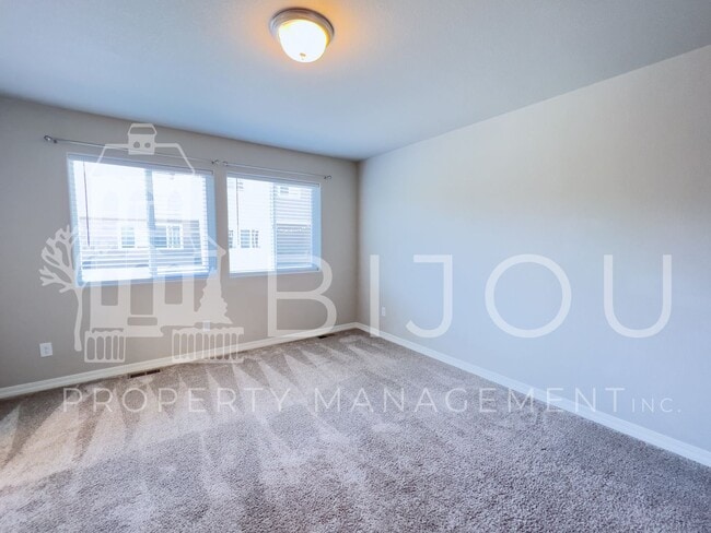Building Photo - Beautiful Townhome across from Cumbre Vist...