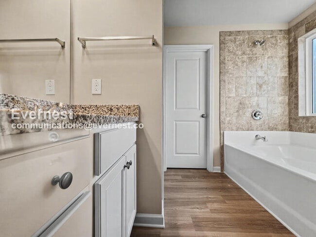 Building Photo - 3 Bed/2.5 Bath Home with Attached Garage / Pet-Friendly / Available Now!