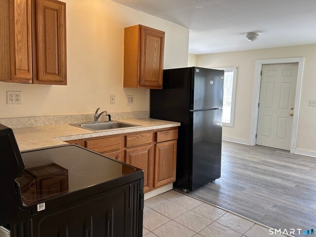 Building Photo - 166 Norwich Ave