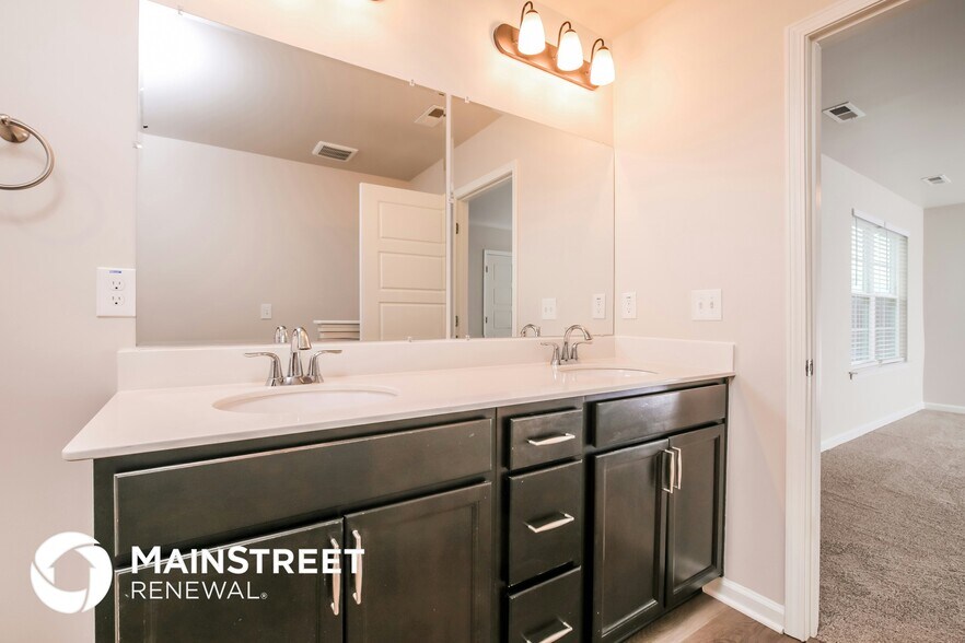 Building Photo - 250 Hawksbill Dr