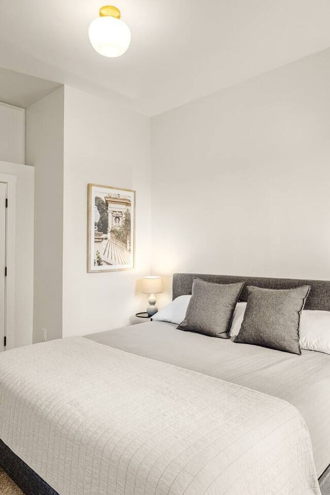 Building Photo - 1326 Broadway-SI ID1324946P