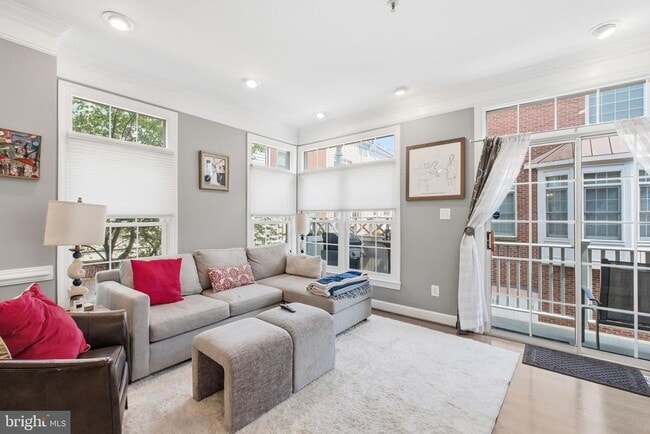 Building Photo - 1329 N Barton St