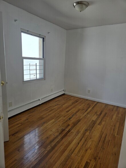 Building Photo - 1733 Montgomery Ave