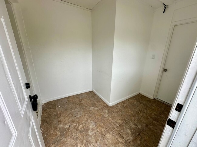 Building Photo - Check Out This Affordable and Centrally Located Deltona Property For Lease!