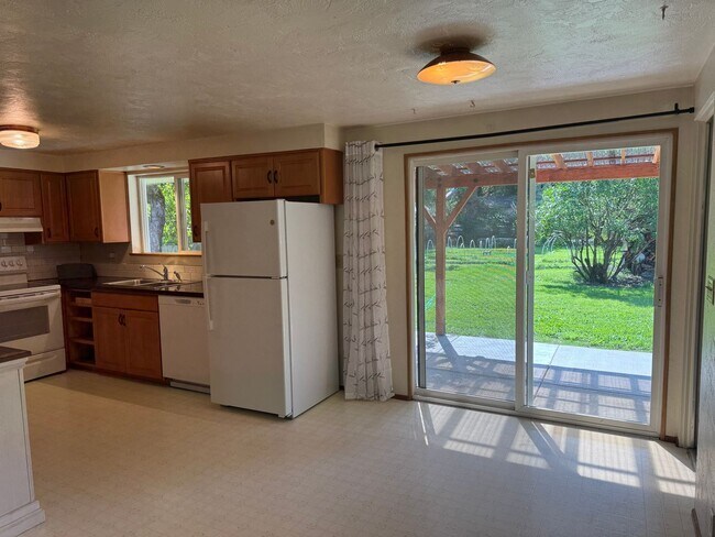 Building Photo - 1270 W Hilliard Ln