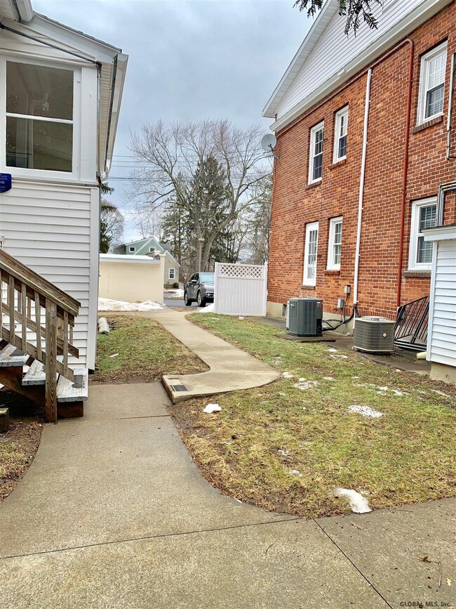 Building Photo - 1521 Balltown Rd