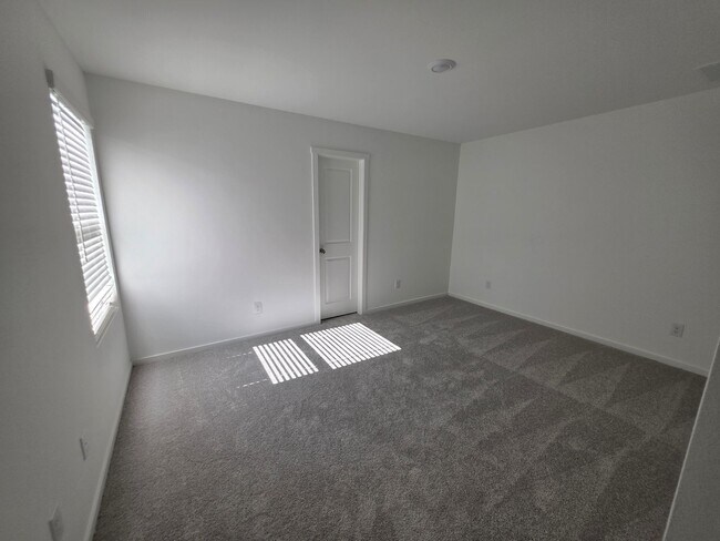 Building Photo - New Lennar Home – 4BR, 3BA | Energy-Effici...