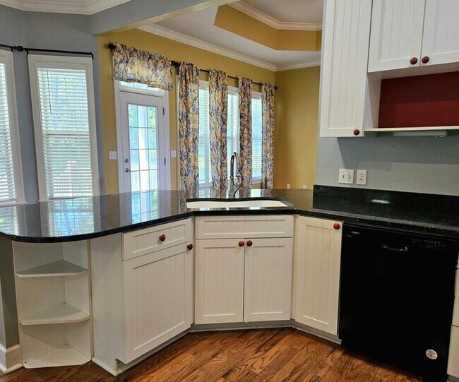 Building Photo - 366 Bellingham Dr