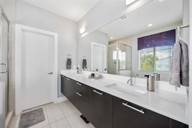 Building Photo - 1854 Dan St