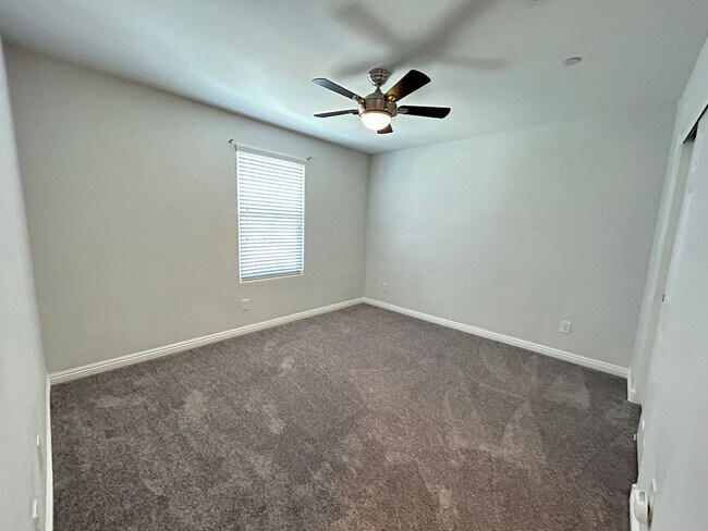Building Photo - Cozy 2-Bedroom 2-Bathroom Townhouse in Gated Community!