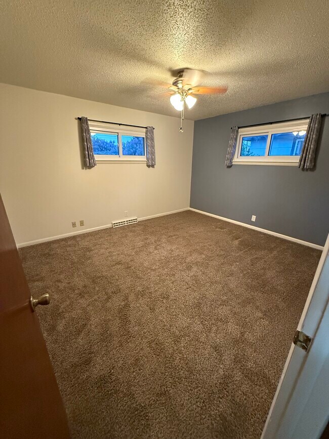 Building Photo - 1127 E Reynolds St