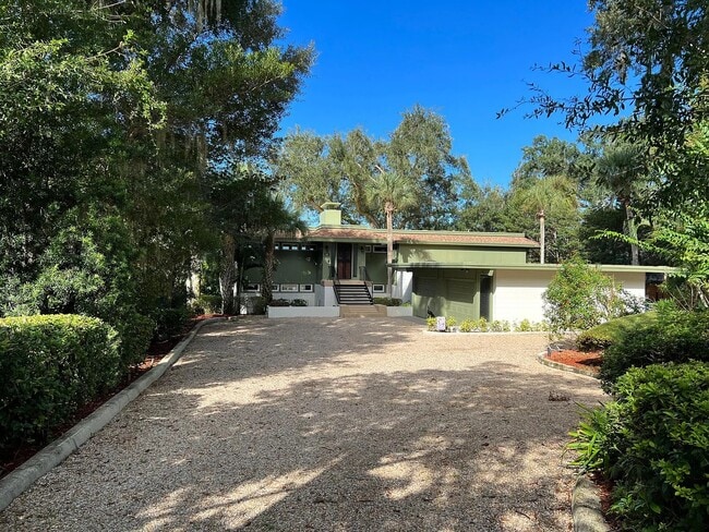 Building Photo - 697 Balmoral Rd