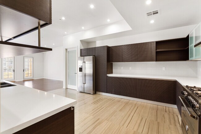 Building Photo - 225 S Hamilton Dr