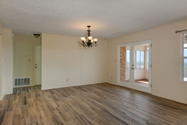 Building Photo - Amazing 4 Bedroom with Views SE Rio Rancho!