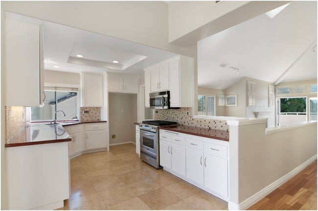 Building Photo - 2 Bedroom Plus Loft - Laguna Niguel Condo!