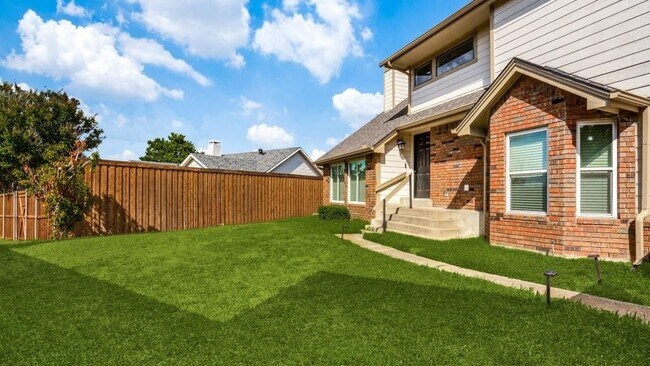 Building Photo - 2401 Brooke Ct