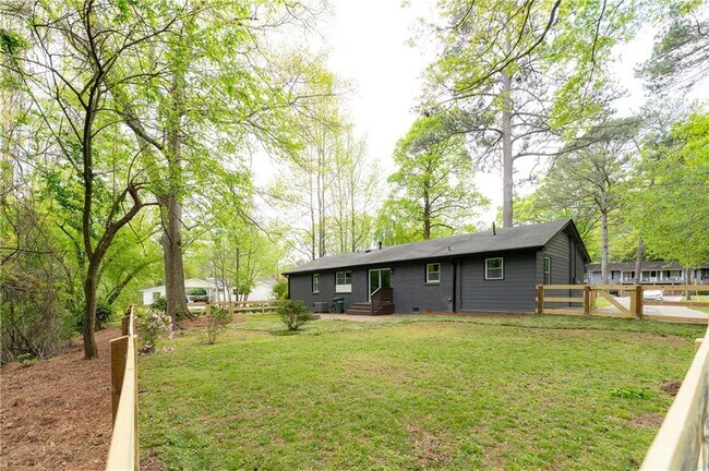 Building Photo - 131 Brookwood Dr SW