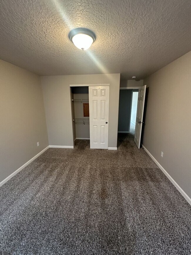 Building Photo - Beautiful single story on large lot in lov...