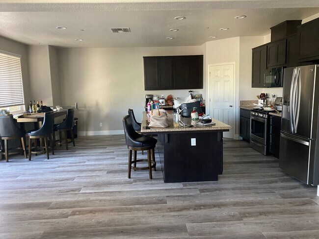 Building Photo - Beautiful Los Banos Rental