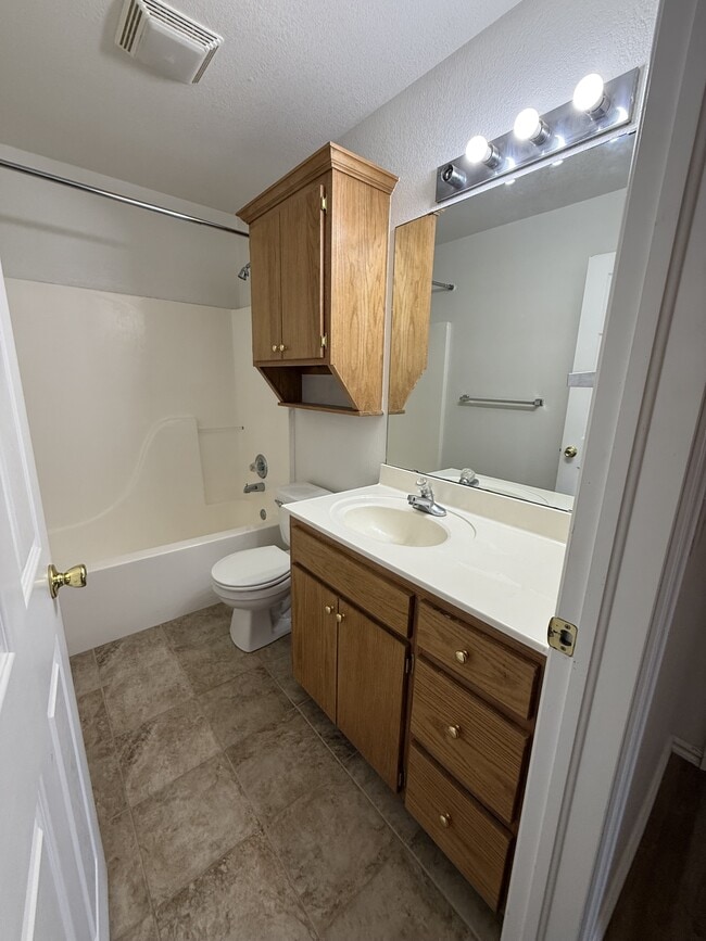 Building Photo - 701 S Stoneybrook St