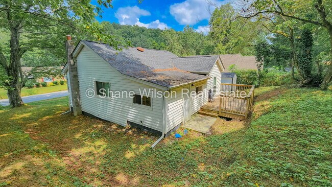Building Photo - Cute little 2 BR / 1 BA up for lease!