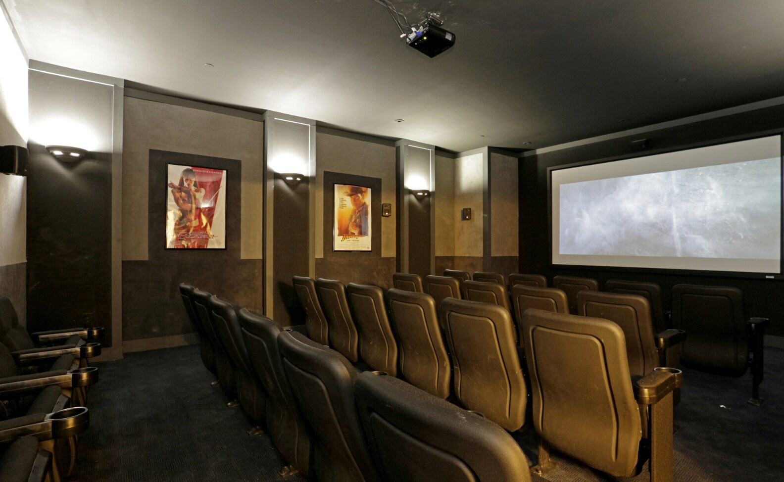 Building Photo - 1901 N Lincoln Ave