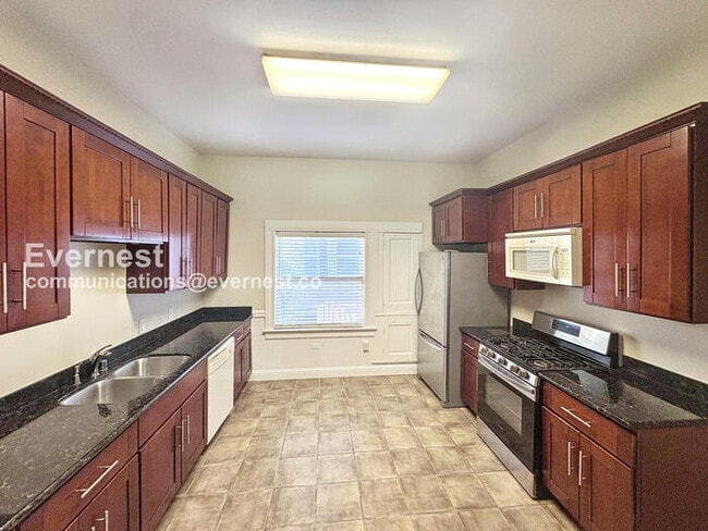 Building Photo - 714 60th St