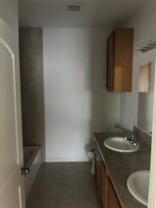Building Photo - 4303 Oak Ridge Dr