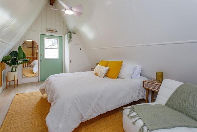 Building Photo - HH123