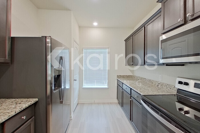 Building Photo - 10631 Hillside Creek Dr