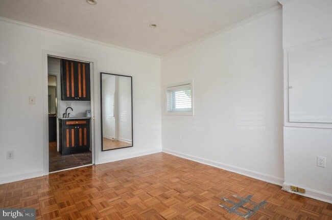 Building Photo - 3313 W Coquelin Terrace