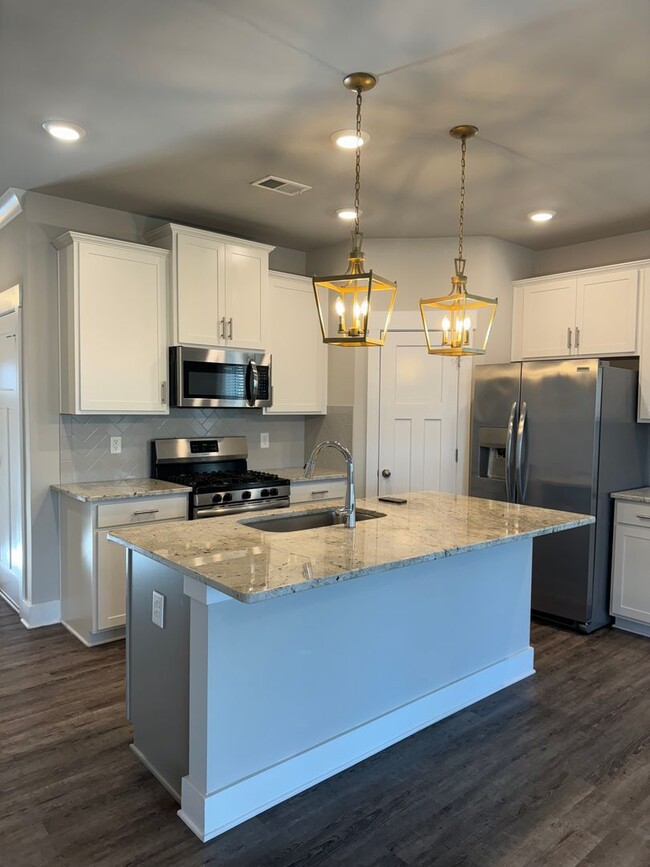 Building Photo - Beautiful New Townhome in Greer!