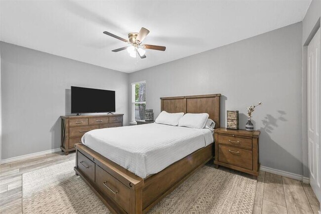 Building Photo - 6209 Calmont Ave