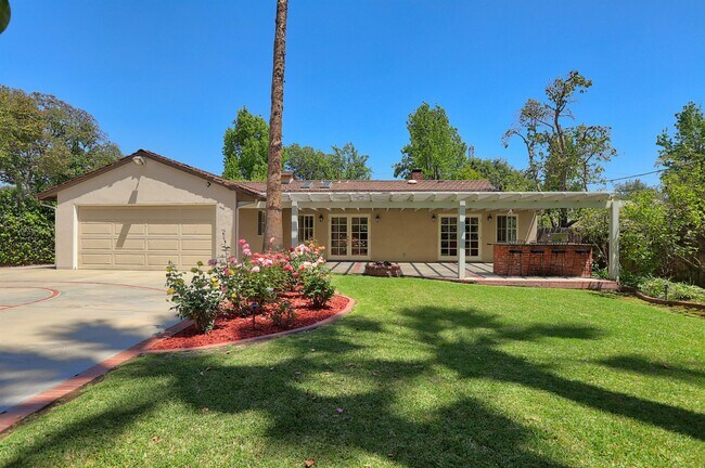 Building Photo - 605 Brightside Ln