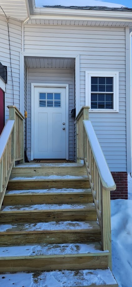 Main Entrance/ Apt 2 - 142 College Ave