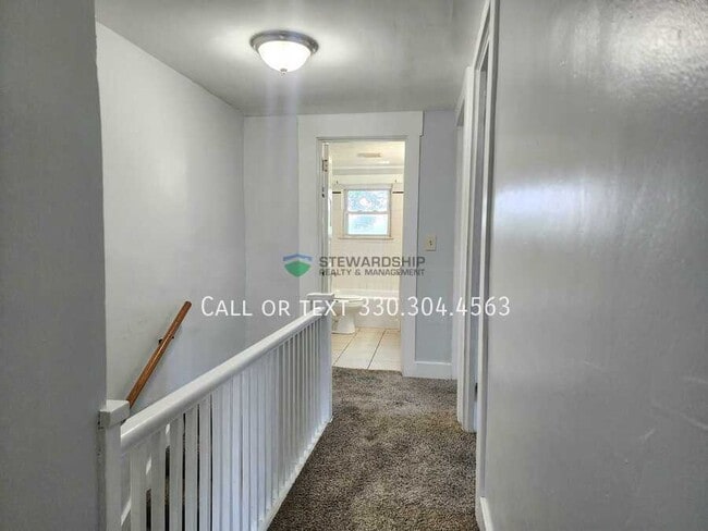 Building Photo - 461 Elson St