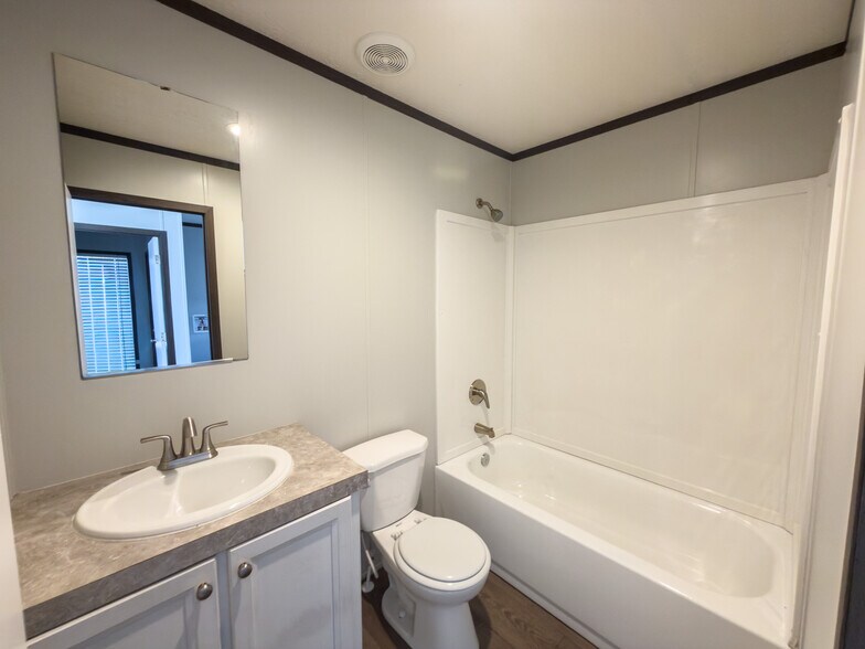 Building Photo - 114 Shady Grove Dr