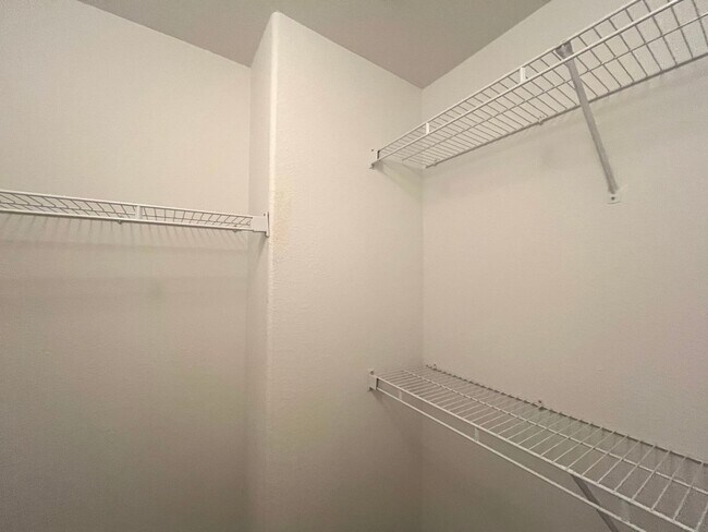 Building Photo - 2 bed, 2 bath condo located in gated community w/lush landscaping, 2 pools, spas, BBQ areas & clu...