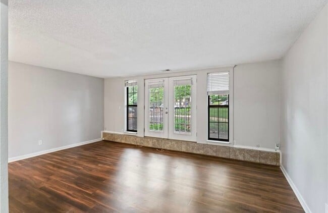 Building Photo - Plaza condo 2 Bed 2 Bath! $1495.00