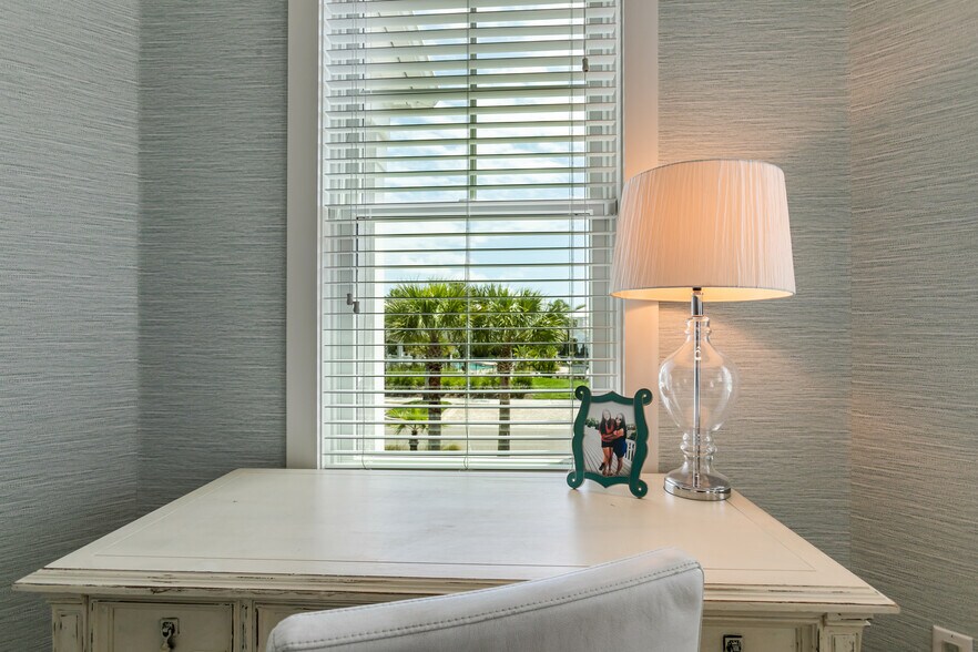 Building Photo - 681 Ocean Palm Way