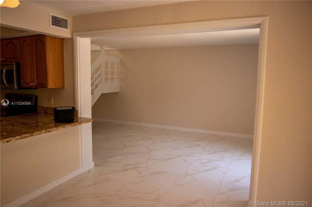 Building Photo - 316 Sunshine Dr