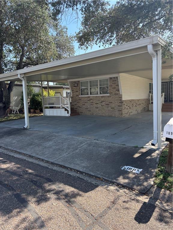 Building Photo - 18 Lago Vista St