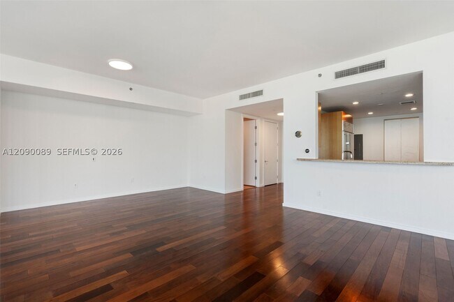 Building Photo - 5959 Collins Ave