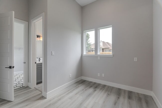 Building Photo - 624 Edgewood Dr